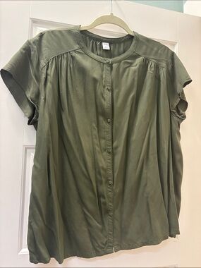 Old Navy Olive Green Short-Sleeve Button-Front Blouse